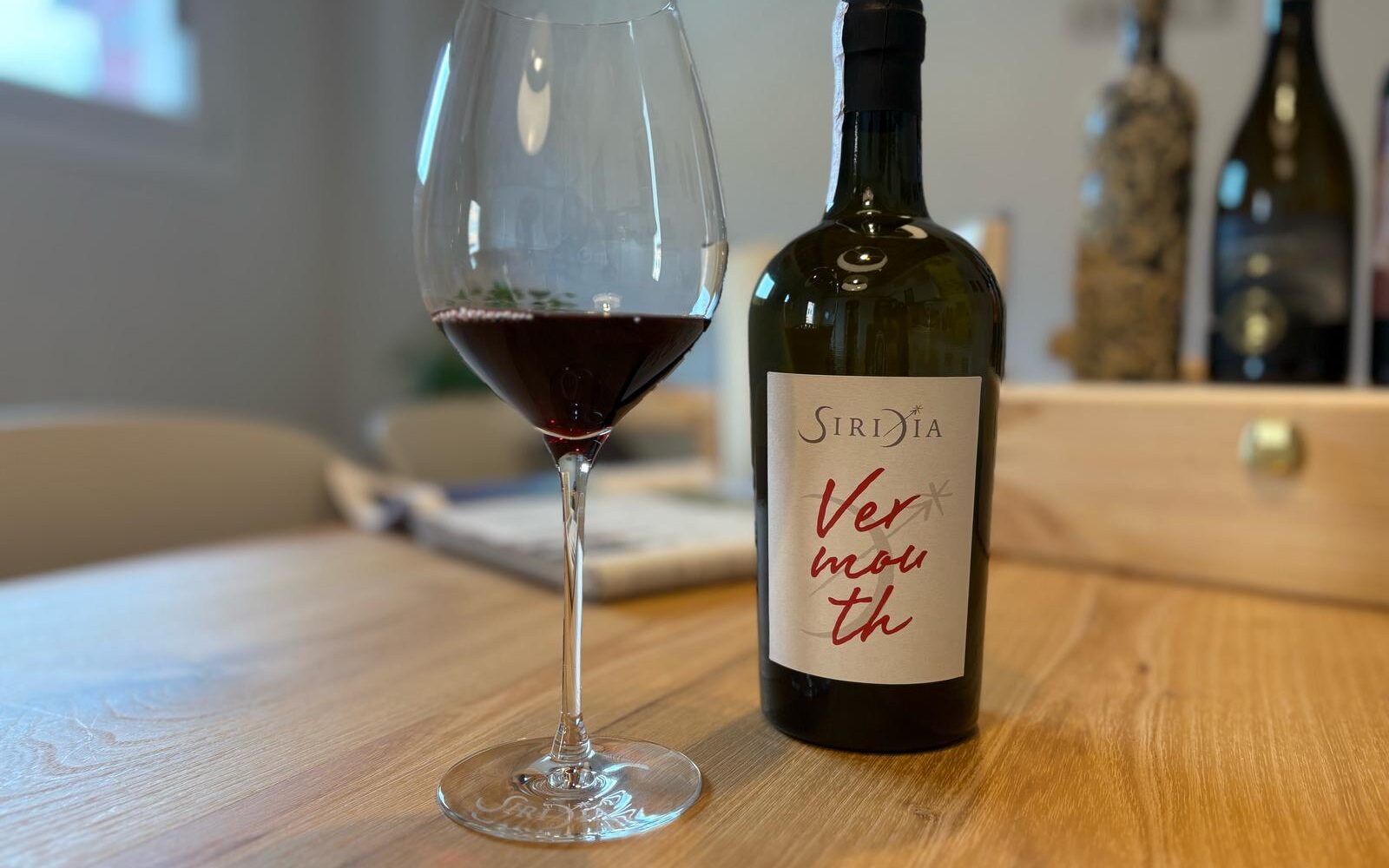Vermouth: cos’è e perché tutti lo bevono?